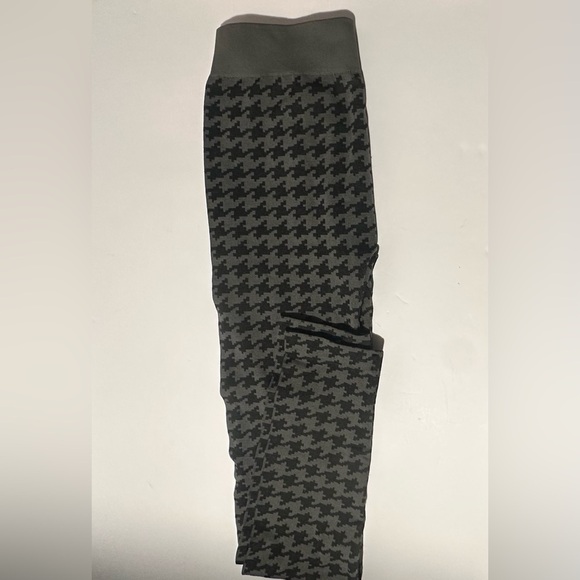 Gray and Black Houndstooth Checkered Leggings For Women and Teens. Size Meduim - Picture 1 of 2